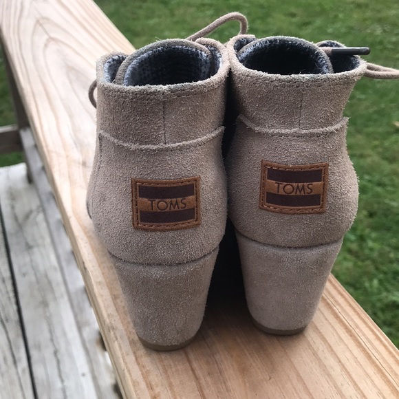Tom’s wedge booties size 5.5w used - Picture 2 of 5